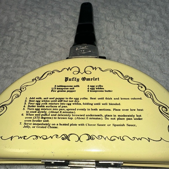 Vintage Mirro French Puffy Omlet Maker With Recipes - Picture 3 of 6
